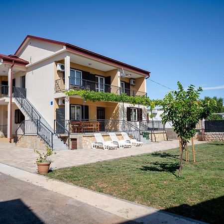 Apartments Zora Seline Exterior photo